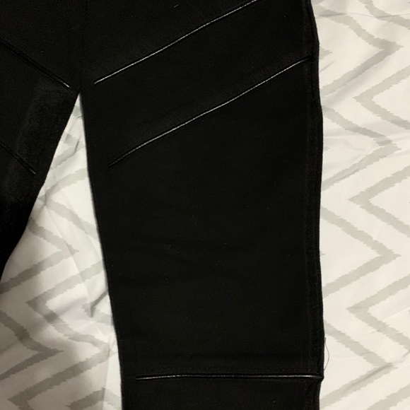 Leggings with thin leather strip - Picture 2 of 3